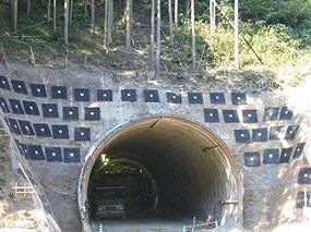 トンネル坑口