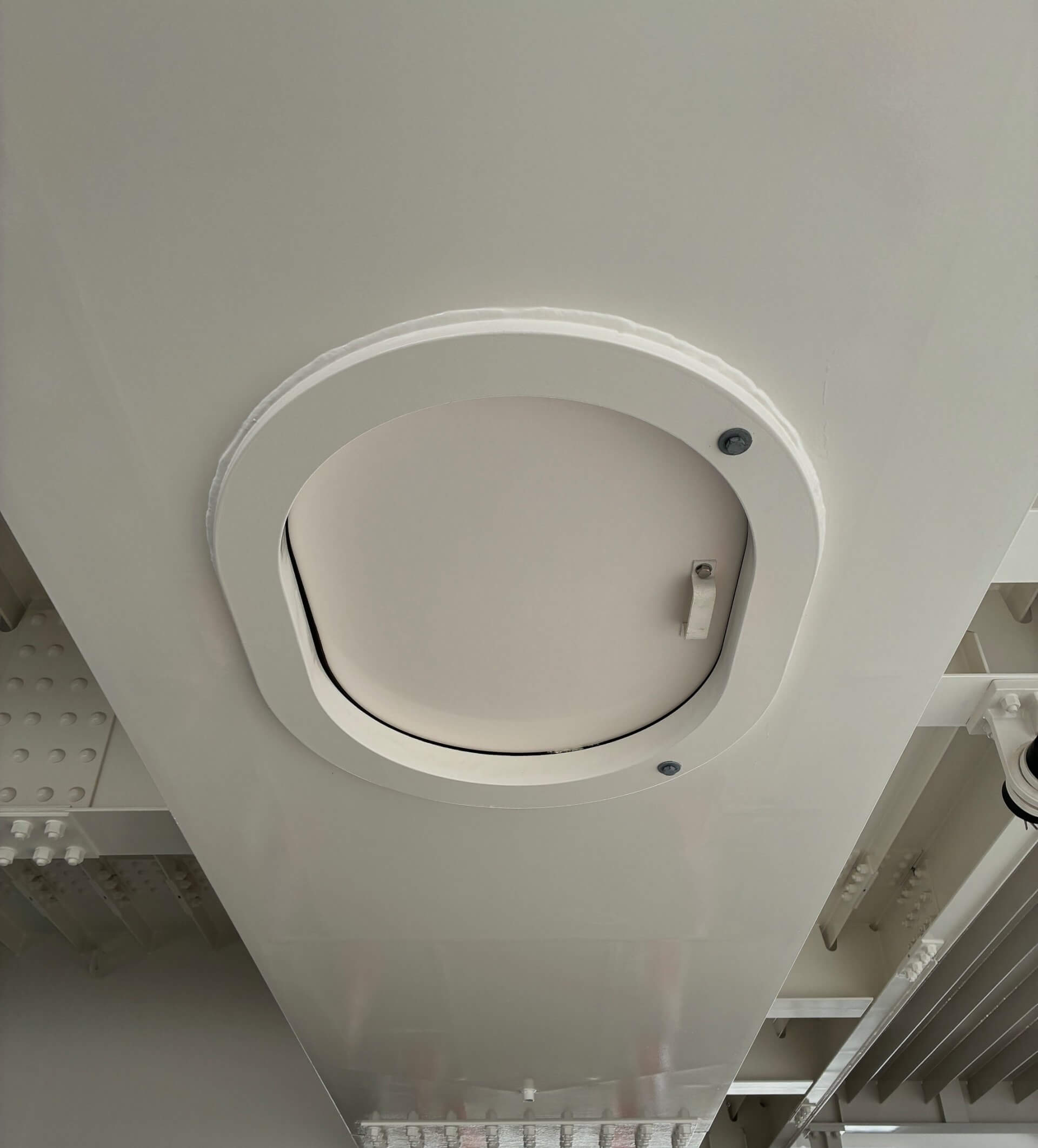 スライド開閉式（頭上）