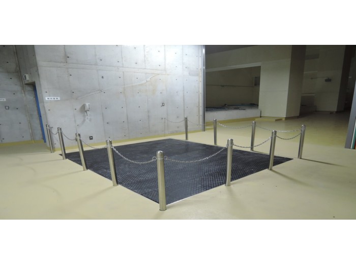 縞鋼板製マシンハッチ　施行例