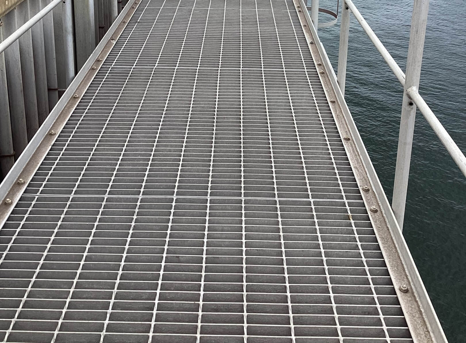 溶融アルミニウムめっきグレーチング