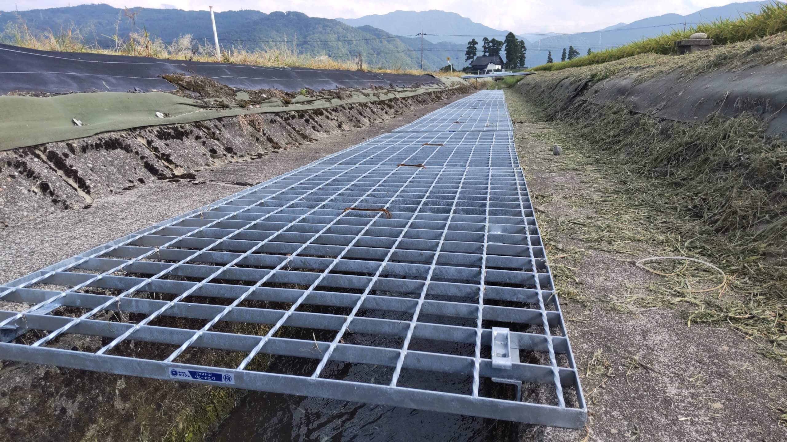 転落防止用グレーチングカバー