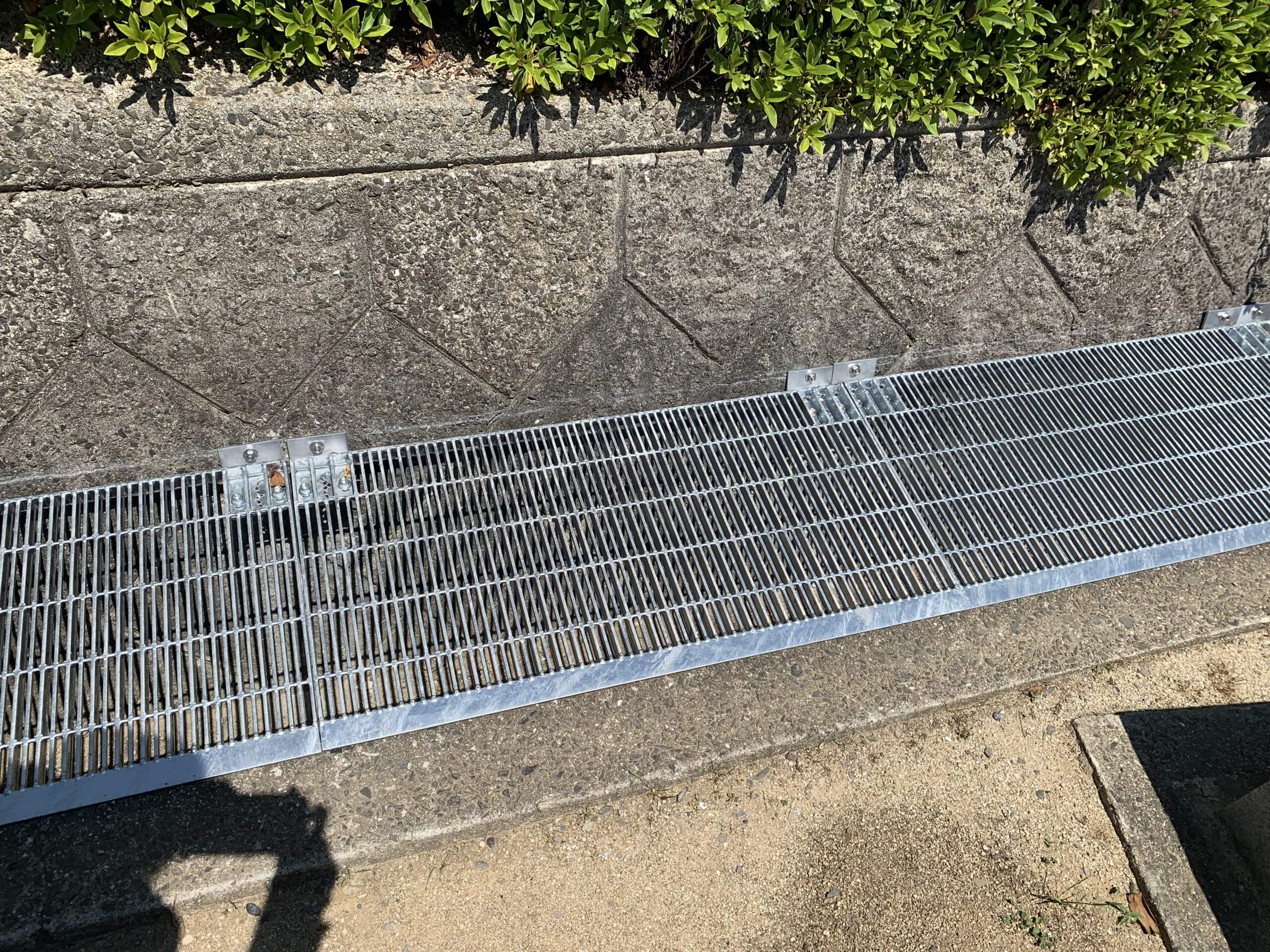 墓地(擁壁にオールアンカーで固定した事例)