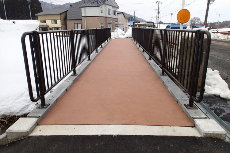 歩道橋用グレーチング床版
