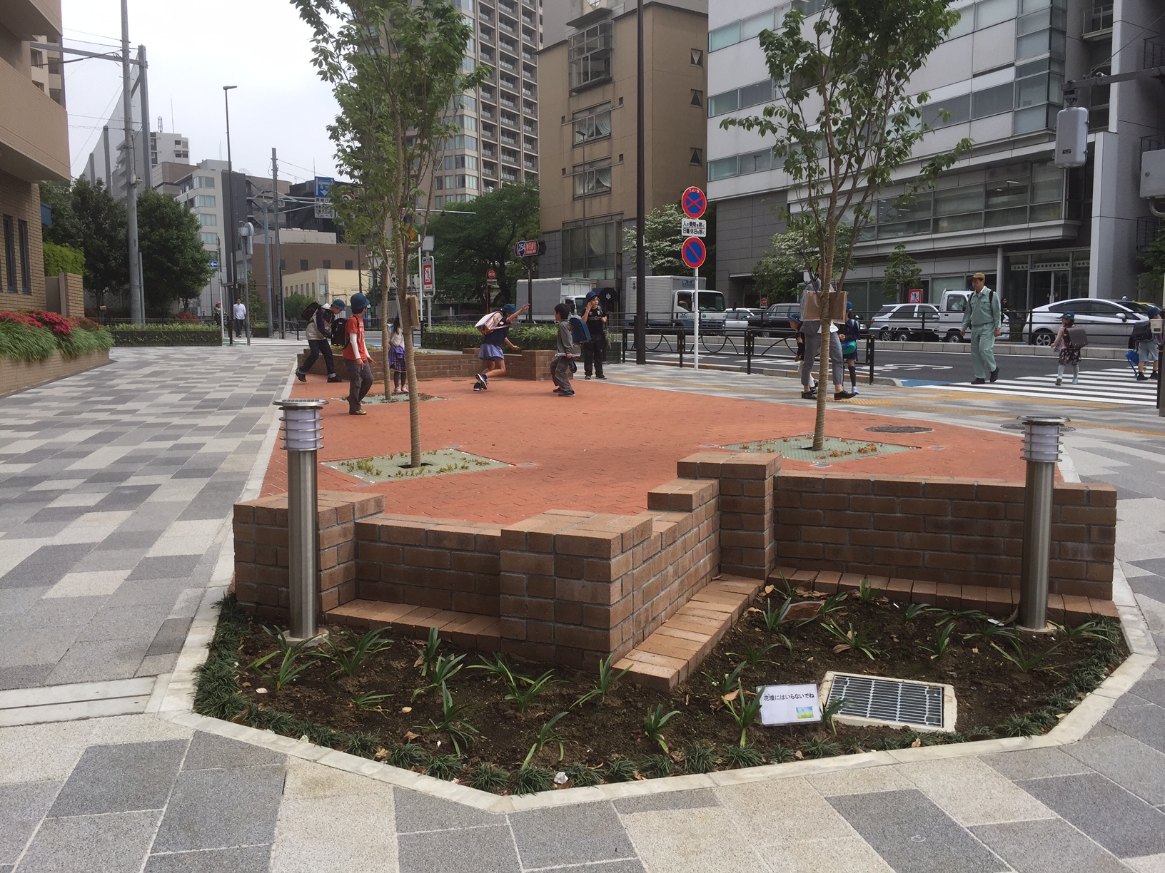 ＦＲＰグレーチングを植栽ユニットとして使用