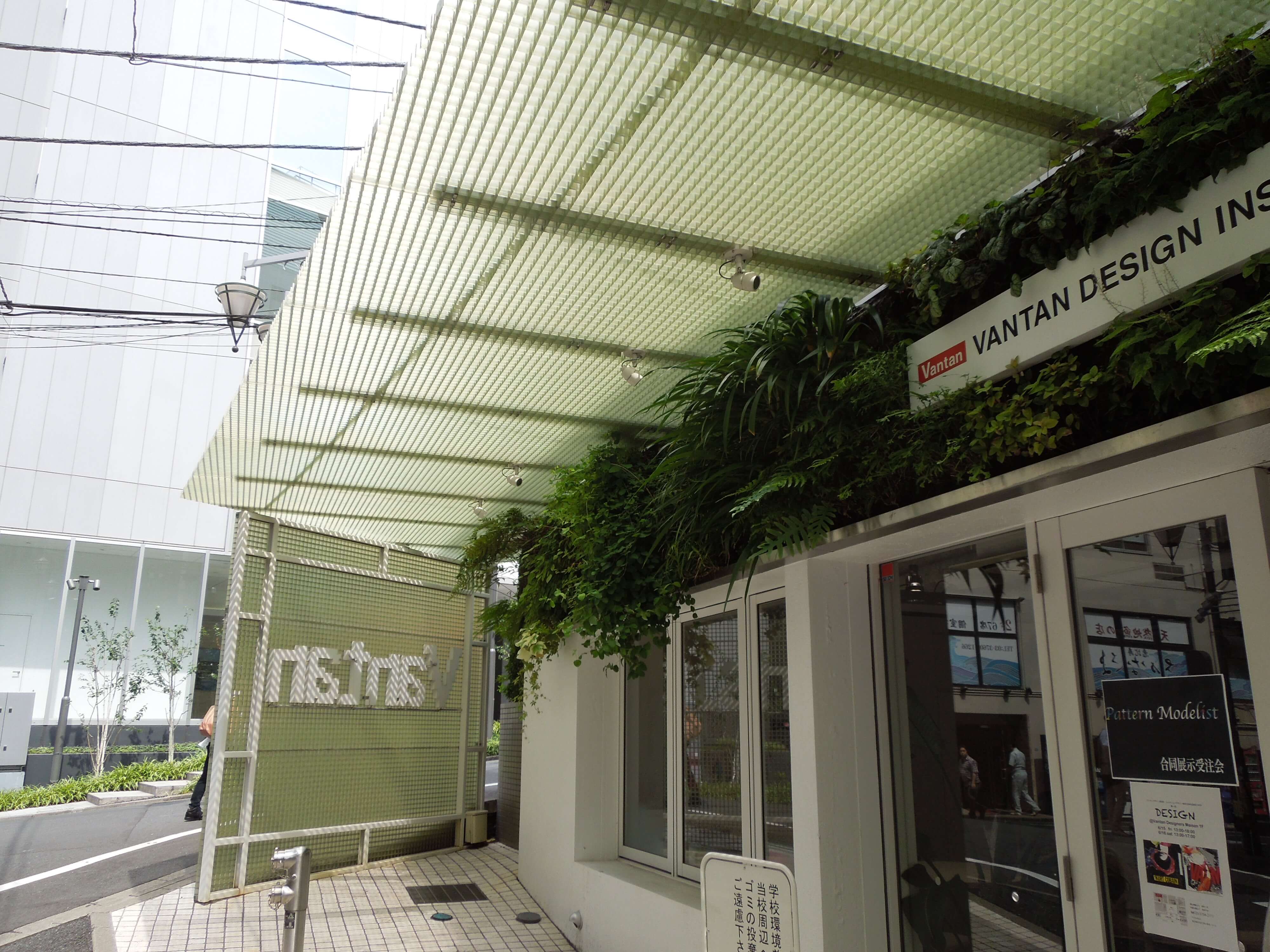 庇・天井材としてのFRPグレーチング