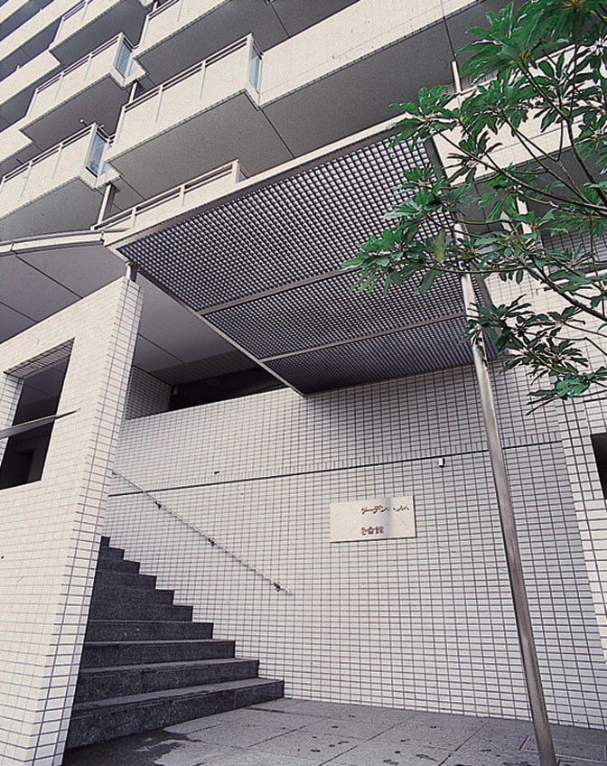 庇・天井材としてのFRPグレーチング