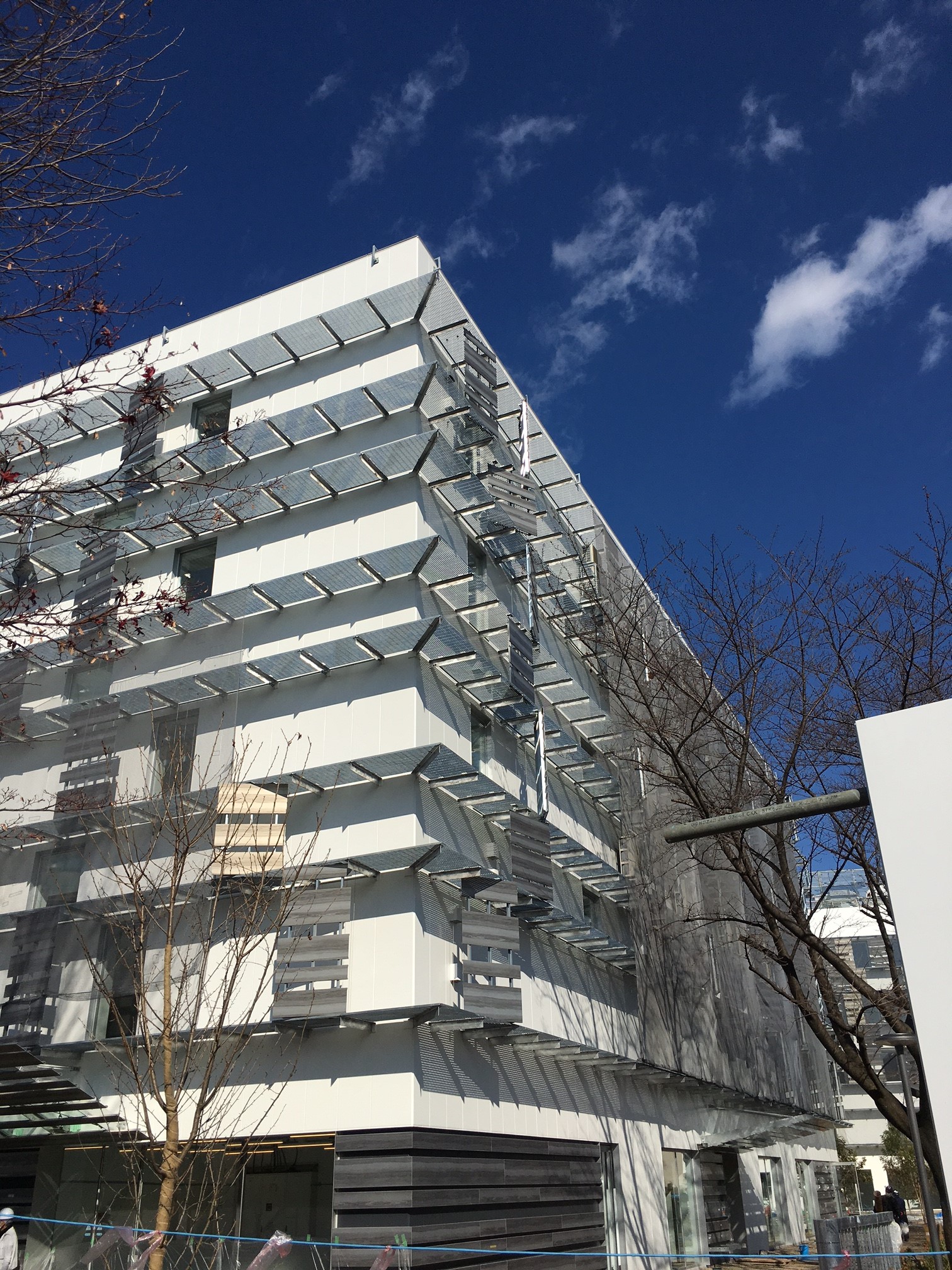 床板グレーチングを庇として使用