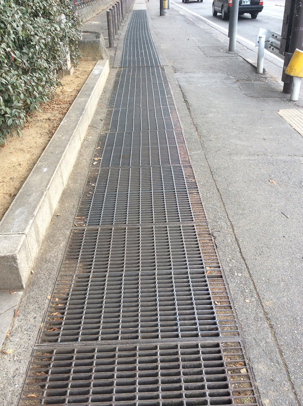 スチール製グレーチングの普通目を細目に交換