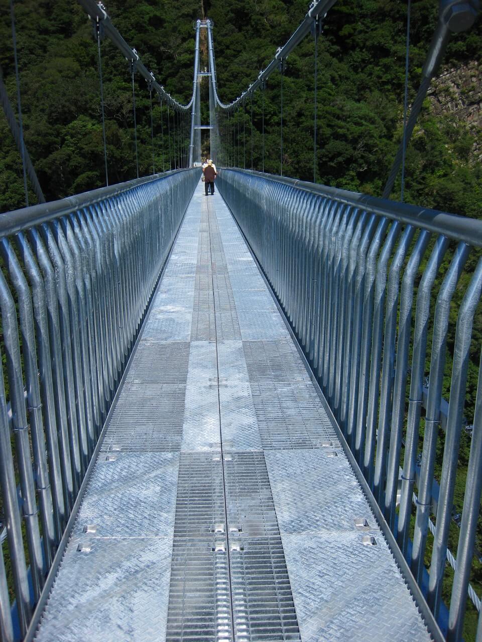 吊り橋 の 床板グレーチング の使用実績