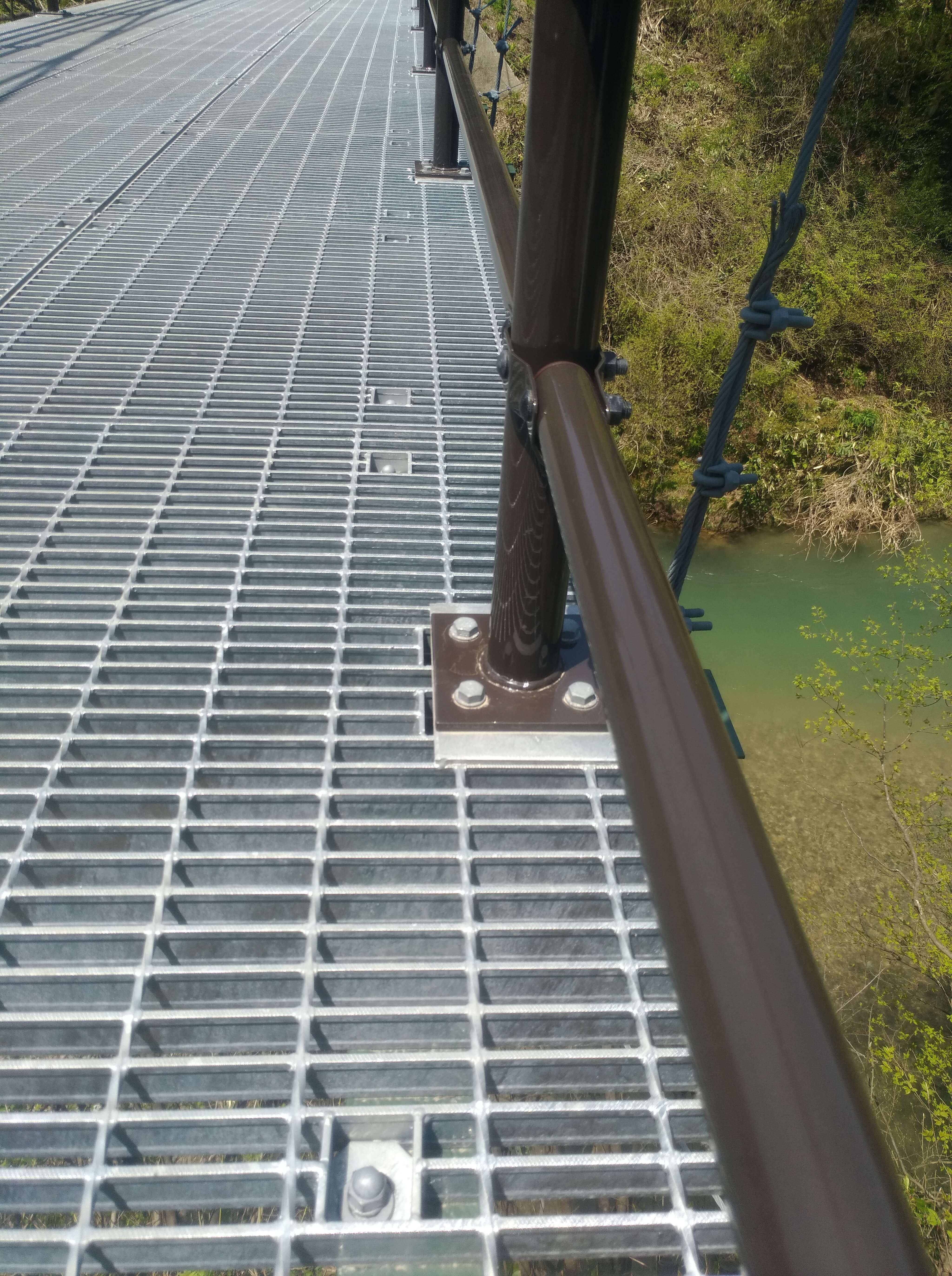 吊り橋 の 床板グレーチング の使用実績
