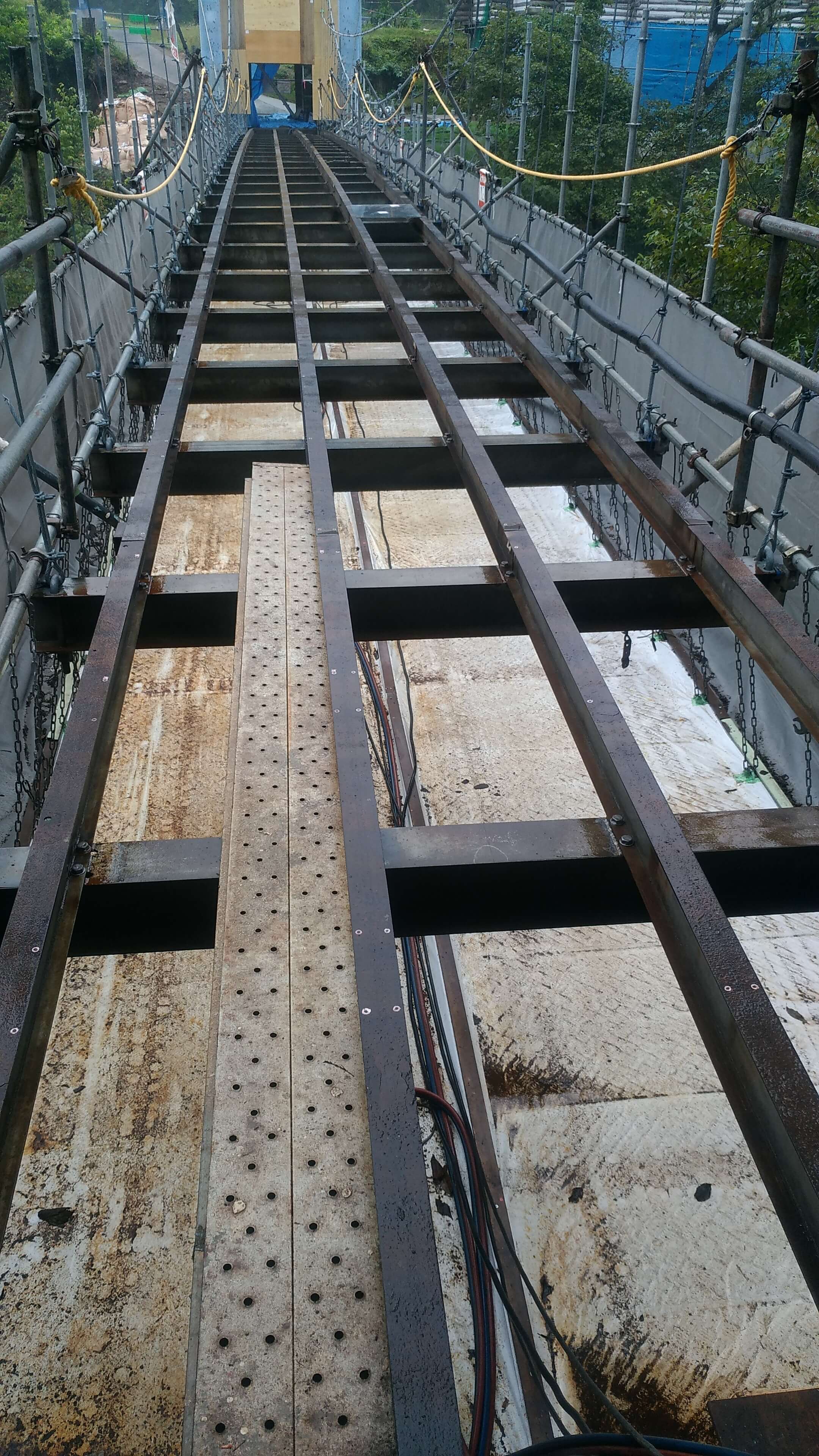 吊り橋 の 床板グレーチング の使用実績